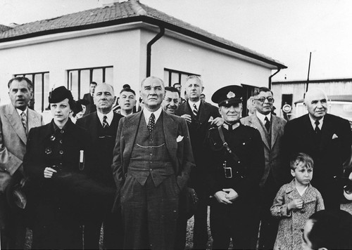 Yalnzca Trk milletinin Kurtulu Sava'n baaryla yneten komutan ve askeri deha olarak deil, devrimleriy