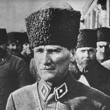 Yalnzca Trk milletinin Kurtulu Sava'n baaryla yneten komutan ve askeri deha olarak deil, devrimleriy