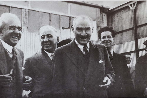 Trkiye Cumhuriyeti'nin kurucusu Byk nder Mustafa Kemal Atatrk'n 10 Kasm 1938'de ebediyete intikali v.jpg