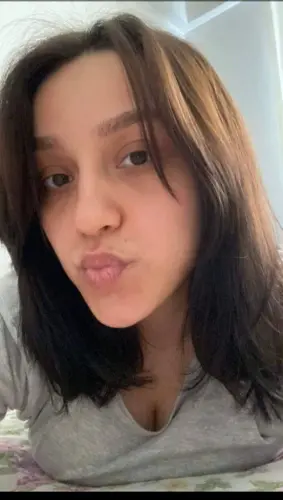 جامعية محجبة جسمها فاججر شغالة رضع في بزازها وتصور حلماتها وتنزل ضرب عليهم 11 579x1024