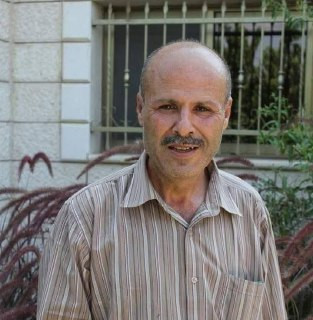 توفي عامل فلسطيني يبلغ من العمر 58 عامًا، اليوم الأحد، متأثرًا بإصابته نتيجة سقوطه عن جدار الفصل والتوسع العنصري في بلدة الرام شمال القدس المحتلة. وأف...