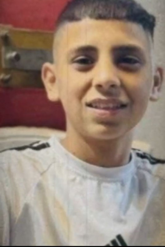 اعتقلت قوات الاحتلال الفتى أدهم نخلة بعد مداهمة منزله في مخيم الجلزون شمال البيرة فجر اليوم...