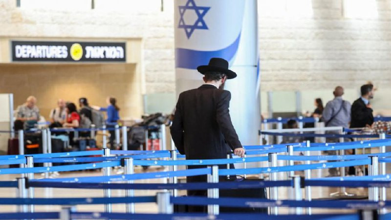 ذكرت مصادر عبرية أن طلبات إسرائيليين يعملون في شركات متعددة الجنسيات في "إسرائيل" للانتقال إلى العمل في الخارج شهدت ارتفاعا خلال العام الماضي، وذلك بس...