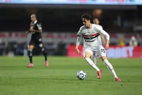 Torcedores do São Paulo se dividem: Rodriguinho em alta ou baixo desempenho na temporada?