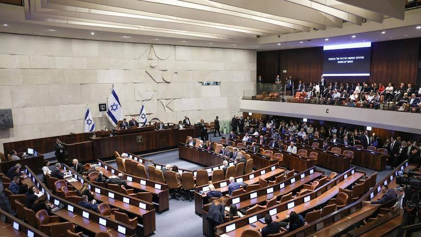 ملاحقة جديدة.. الأونروا في القدس بدون كهرباء ومياه! الكنيست الإسرائيلي صادق نهائياً على مشروع قانون يقضي بقطع الكهرباء والمياه عن مكاتب وكالة الأمم ال...