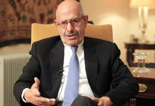 قال الدبلوماسي والسياسي المصري محمد البرادعي: "لا شيء يعبر عن الوضع المزري لعالمنا أكثر من استعداد المجتمع الدولي برمته (193 دولة) للخضوع لأهواء دولة ...