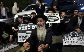 قررت المحكمة الإسرائيلية العليا وقف تحويل مليار شيقل للمؤسسات الحريدية الدينية، في قرار من المتوقع أن يثير غضب الأحزاب الدينية....