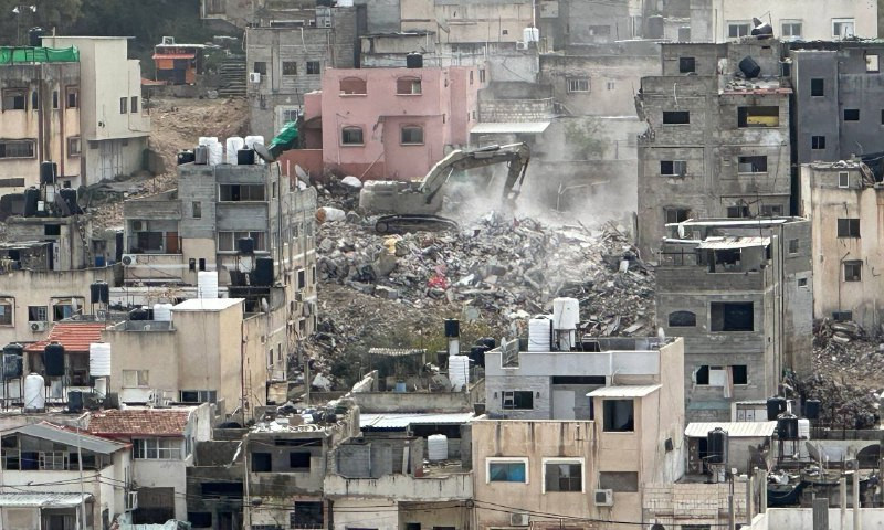 مصادر إعلامية: نفذ الاحتلال أكثر من 329 عملية هدم في القدس المحتلة خلال عام 2025، وأجبر 17 عائلة مقدسية على إخلاء منازلها قسراً لصالح المستوطنين في حي...