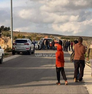مصادر محلية: إصابة امرأة وتضرر مركبة فلسطينية نتيجة رشق مستوطنين للحجارة قرب قرية الرشايدة جنوب شرقي بيت لحم بالضفة الغربية...