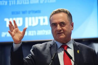 كاتس خلال زيارته لمقر قيادة الجيش الإسرائيلي في الضفة الغربية حذر من ضرورة الاستعداد للرد على هجوم محتمل على مستوطنات في الضفة وخط التماس، على غرار 7 ...