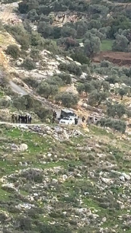 قوات الاحتلال تقتحم قرية بيت عور في قضاء رام الله وتحتجز شبانًا قبل قليل....