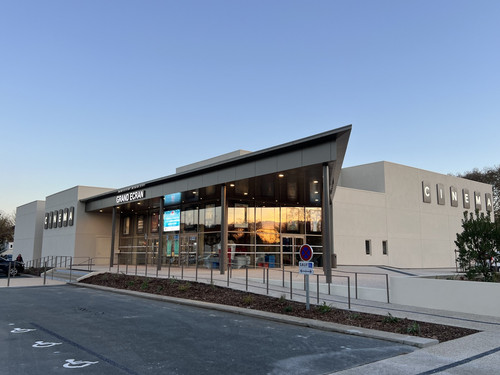Cinéma Grand Ecran FONTENAY LE COMTE.jpg
