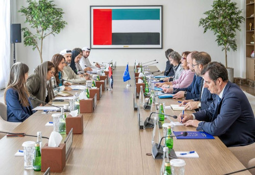 G8ExUZBbAAAF0KU.jpg
