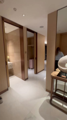 UzISKTKpBN1j Utl.jpg