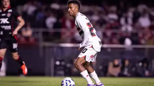 Marcos Antonio no radar de clubes: São Paulo enfrenta impasse sobre futuro do atleta