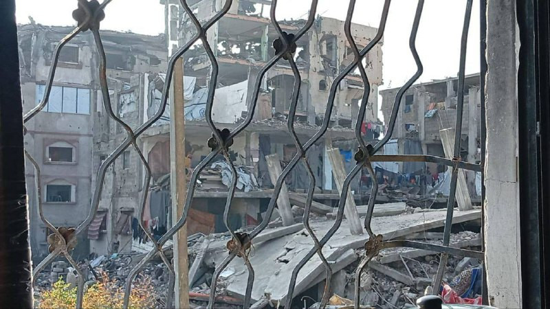 انهيار في مبنى مأهول ونداءات استغاثة للتوجه للمكان بشارع يافا دوار الشرفا قرب مسجد المحطة بمدينة غزة...