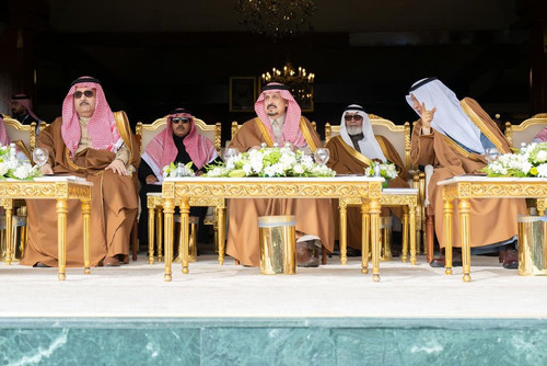 G8EYML4XgAAmK6E.jpg