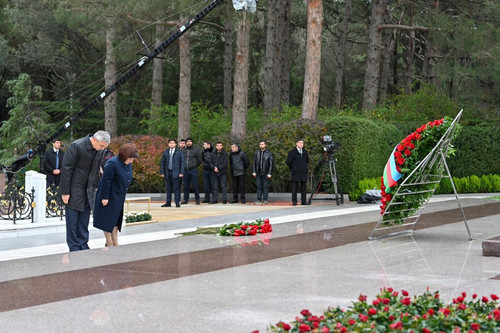 G7 AItNXoAIOPnL.jpg