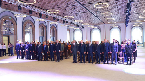 G7AsqIyaMAAADzT.jpg