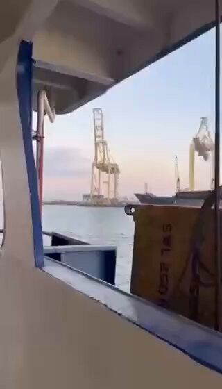 GHGFYxLQkLs kAzq.jpg