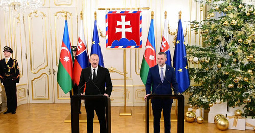 G7zQmqXXMAALkdF.jpg