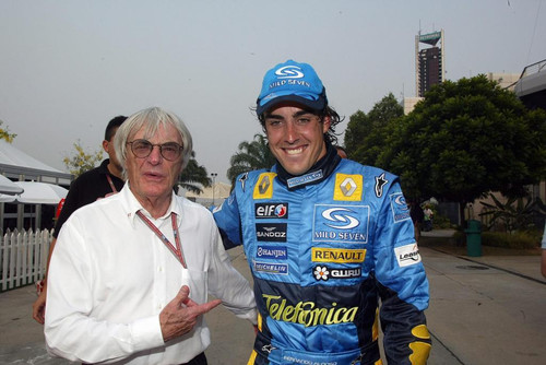 FERNANDO ALONSO FELICITADO POR ECCLESTONE  - 20050320.jpg