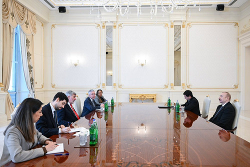 G7y98VdWwAAQuRs.jpg