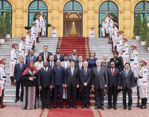 G7 yTf2agAAbNvN.jpg