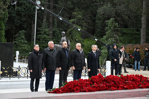 G7 2E SWEAI2kKj.jpg