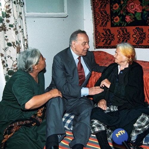 G7vyvGcaMAER34Y.jpg