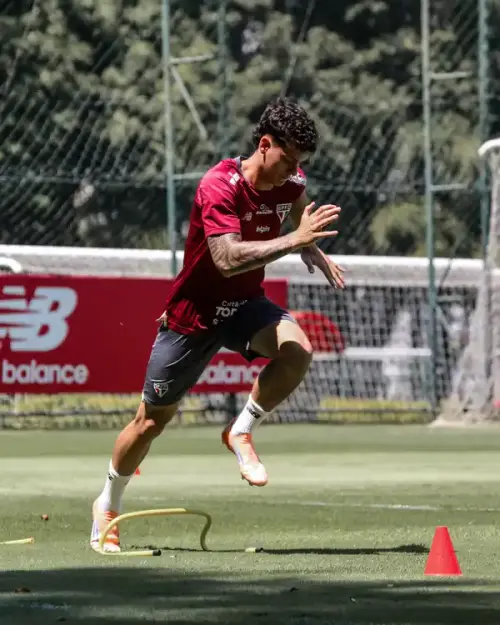 Cotia se destaca: São Paulo fecha o ano com seis negociações e 14 talentos em ação no elenco