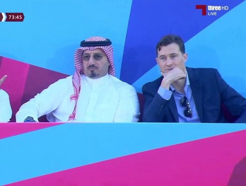 G8IsqdwXAAkBKmY.jpg