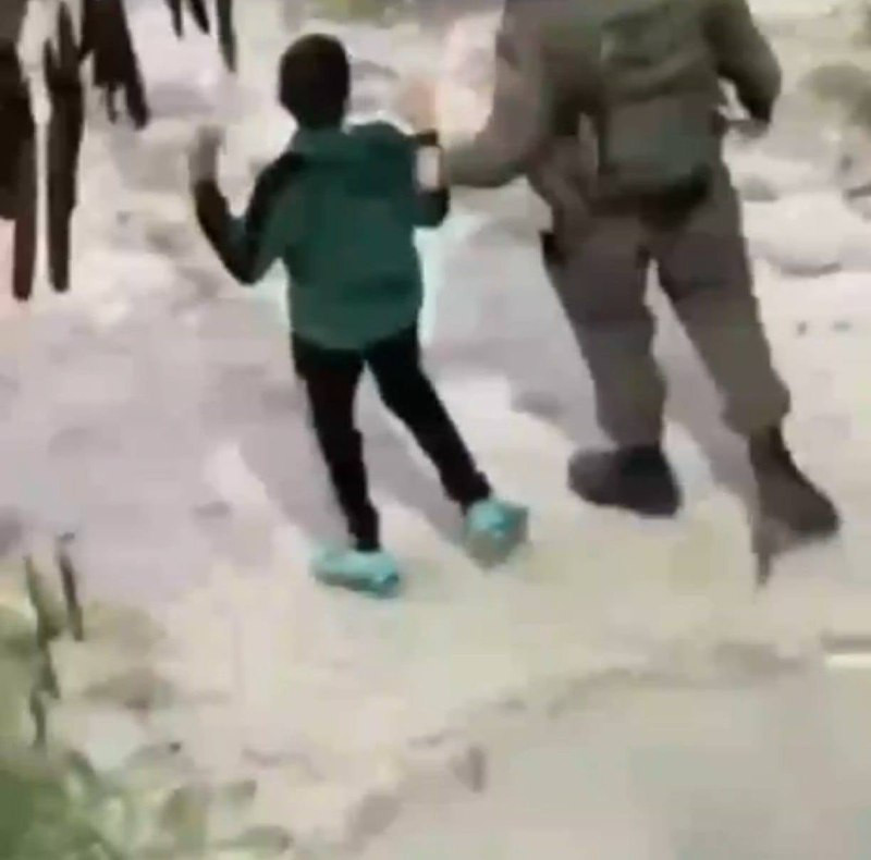 قوات الاحتلال تقتحم قرية عابود شمال غرب رام الله، وتشن حملة تنكيل واحتجاز للأطفال والشبان....