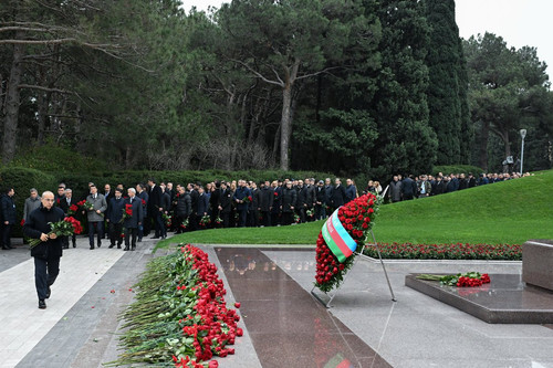 G79sgCcWgAIia E.jpg
