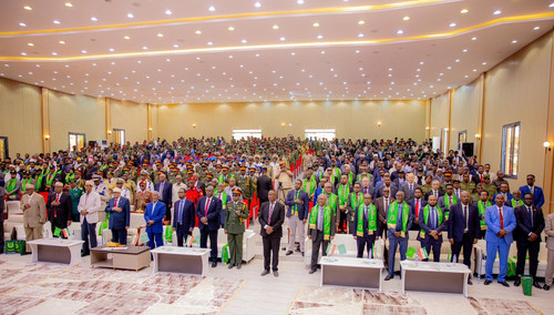 HALL33UWEAAvdU8.jpg