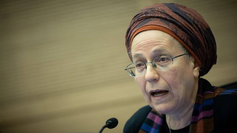 الوزيرة المتطرفة وعضو الكابينت أوريت ستروك: قطاع غزة جزء من أرض إسرائيل وفق القانون الدولي ووفق قرار التقسيم للأمم المتحدة. حذّرت من تعيين ملادينوف رئ...