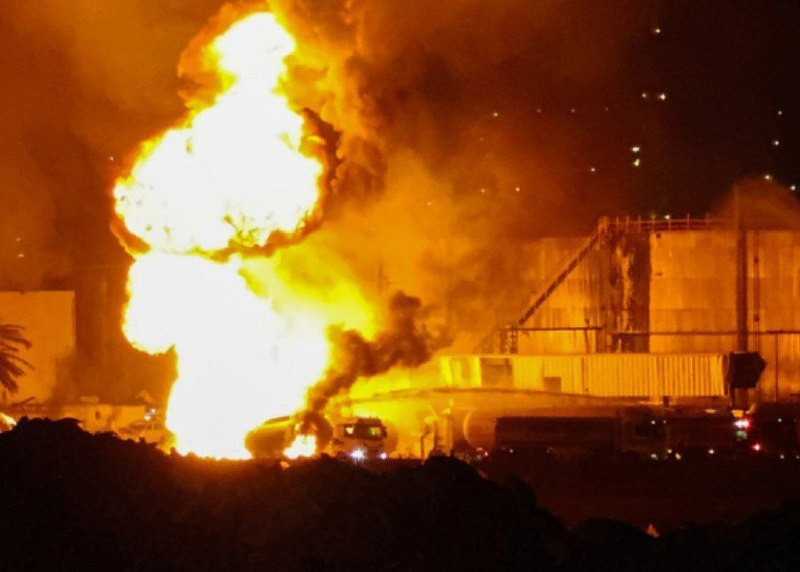 القناة "i24 نيوز" العبرية:

- تستعد شركة الكهرباء الإسرائيلية لإجراء تدريبات على الضربات المباشرة على محطات توليد الطاقة العاملة، وعمليات الإنقاذ تحت ...