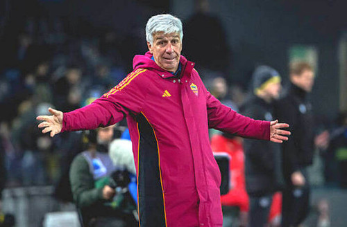 Gian Piero Gasperini merentangkan tangannya Getty Images 696x456.jpg