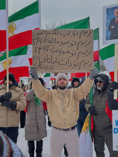 HANqzbJb0AEFi9M.jpg