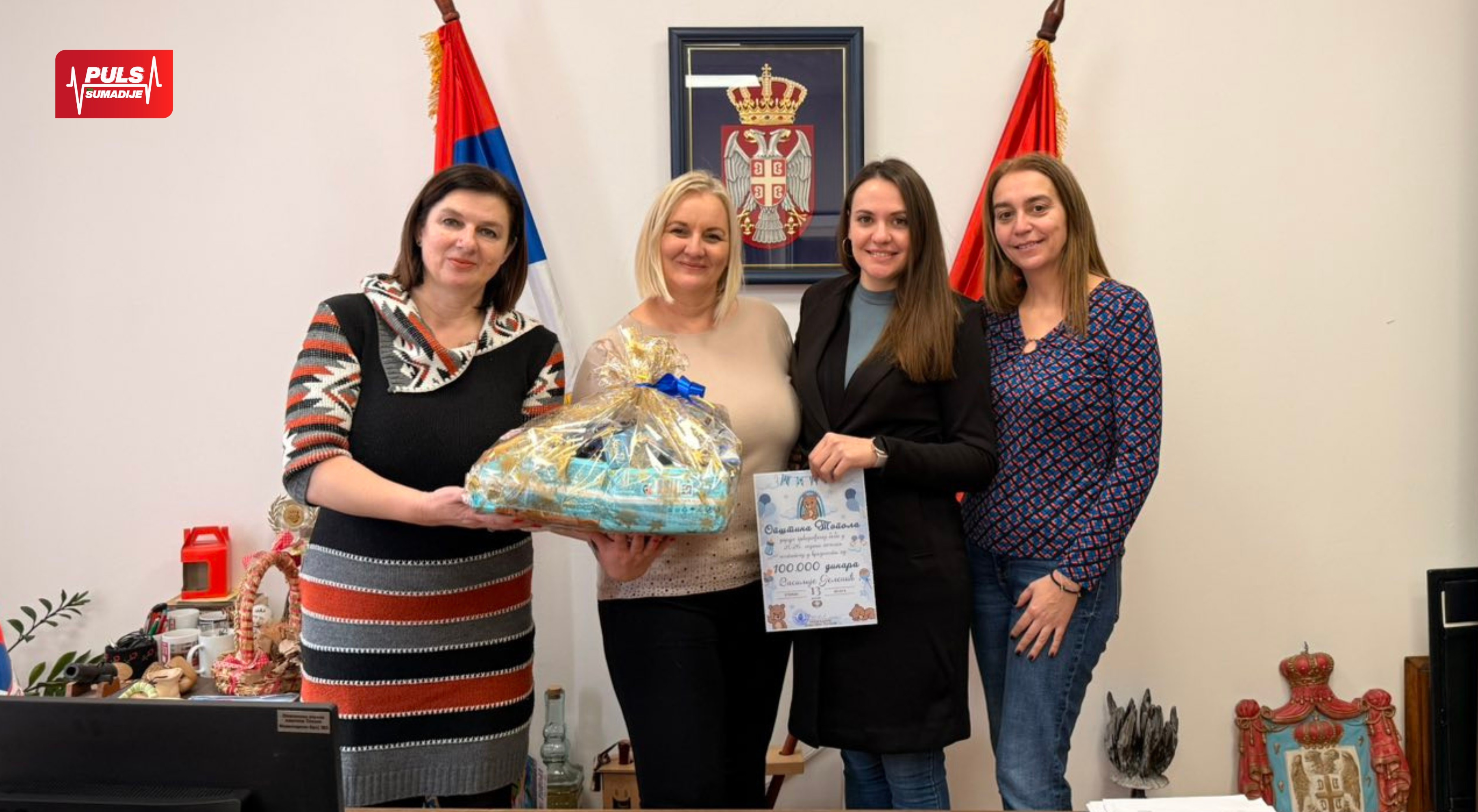 PRVO PA MUŠKO: Mali Vasilije prva beba rođena u ovoj godini u Topoli, od opštine stigao vredan poklon!