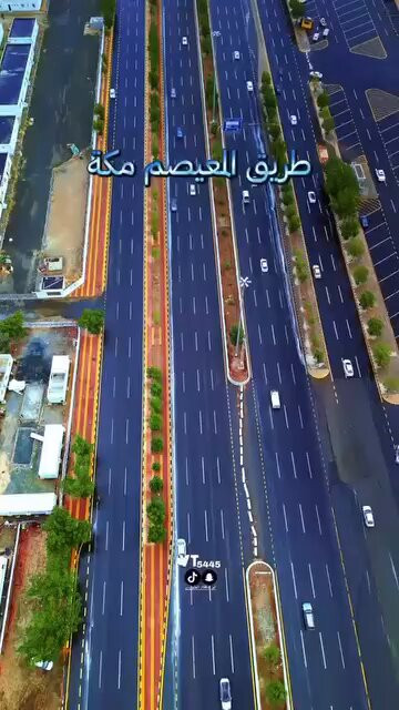 m1x PQCCZS9UAbyQ.jpg