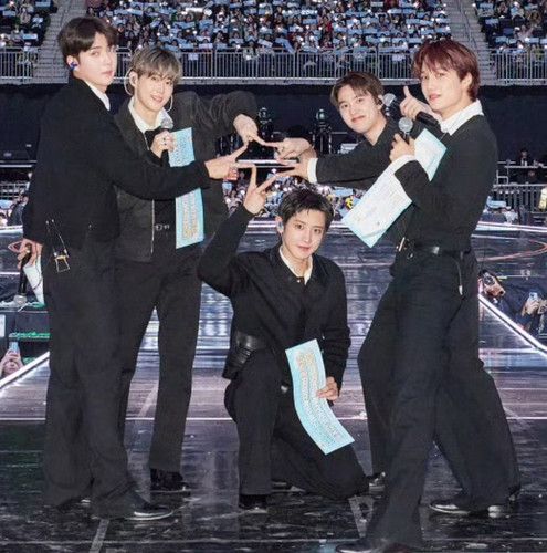 Screenshot 2025 12 15 10 21 27 427 edit com.weico.international.jpg