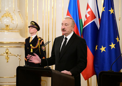 G75VzykaoAEDkmX.jpg