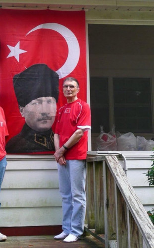 G8JSShyWgAMuzNL.jpg