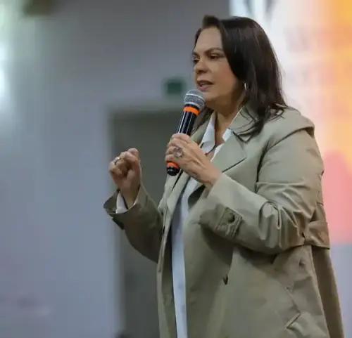 Mara Casares, ex-esposa de presidente e diretora do São Paulo, é acusada em esquema de ingressos