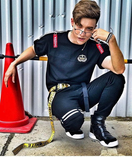 hothunk vietnam 31270223 183815362266391 3685107903045304320 n.jpg