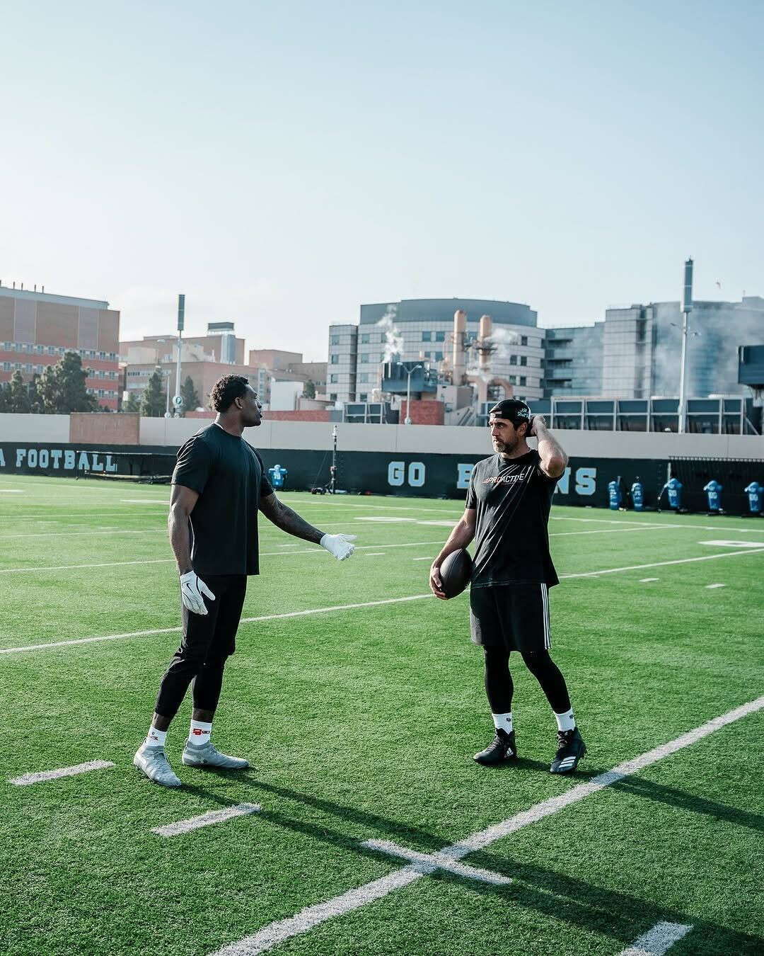 Aaron Rodgers threw with DK Metcalf over the weekend in L.A. ☀️(via @amen.culture, @officialspor (2)