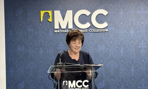 599939741 1248516770431628 5898267595487993495 n.jpg?stp=cp6 dst jpg p235x350 tt6& nc cat=100&ccb=1 .jpg