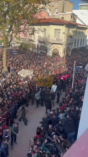 XA HzLPs6ya0KWJK.jpg