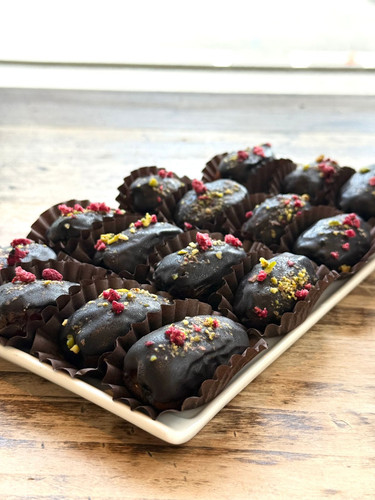 medjool pistachio chocolate.jpg